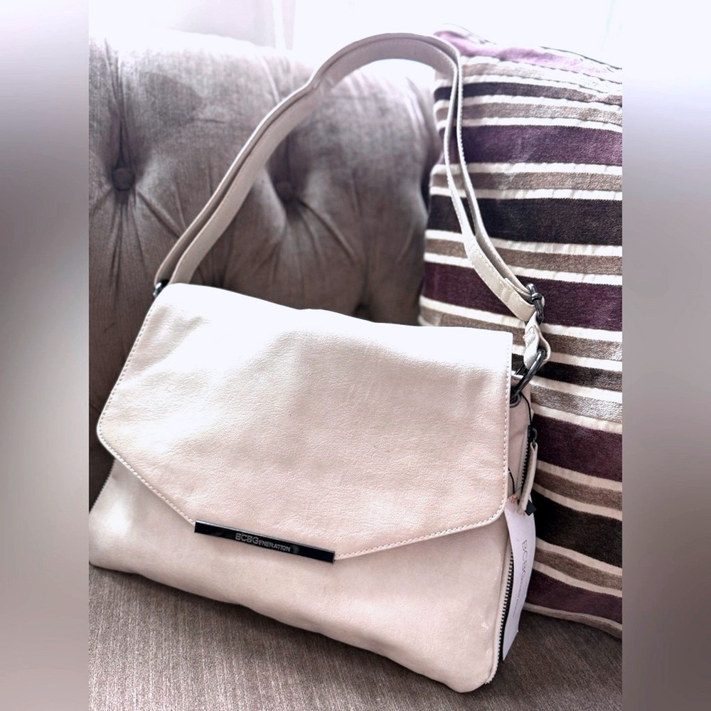 BCBGeneration Crossbody Bag Womens Medium Cream New Faux Leather‎ Envelope Flap